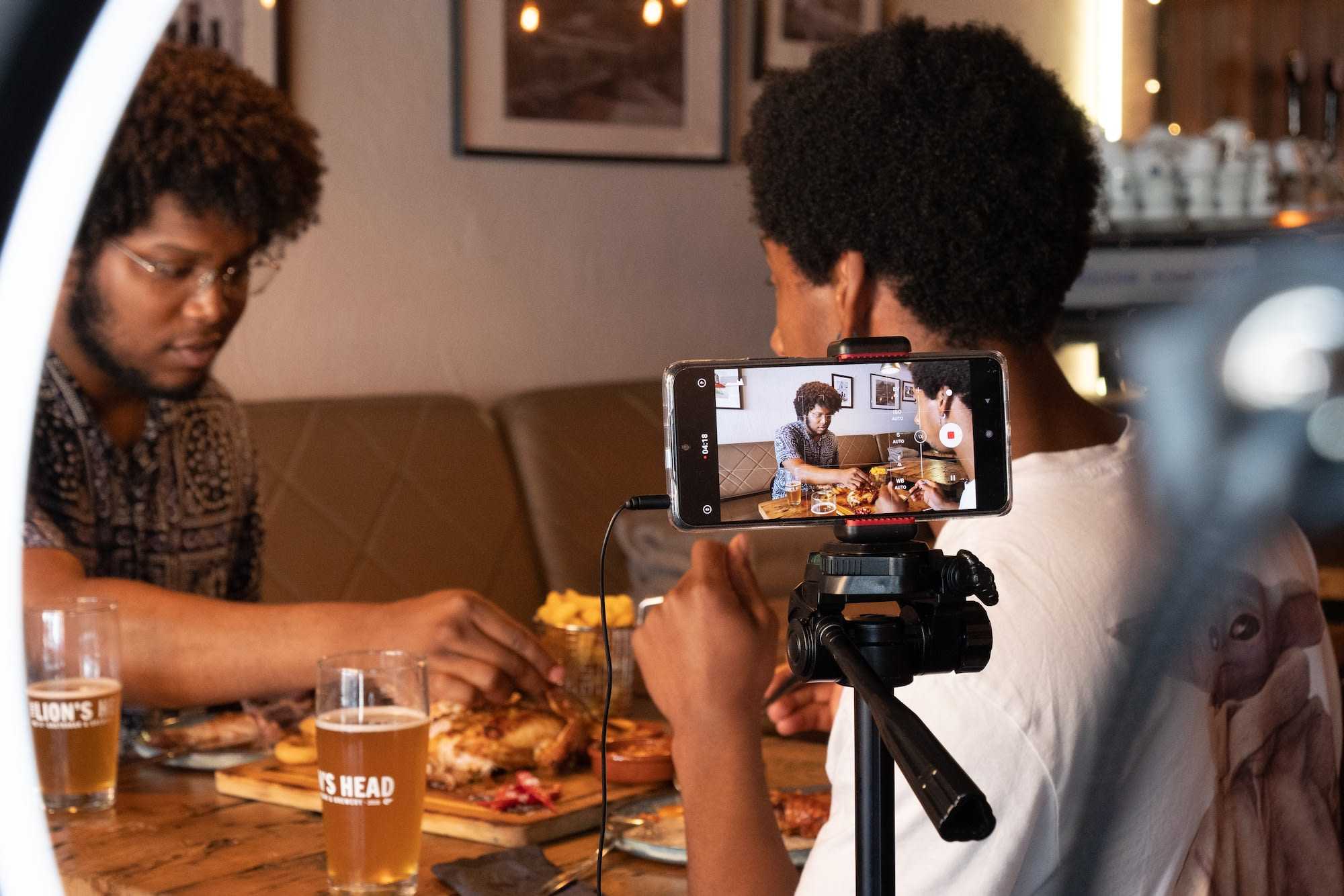 Tasters from our collaboration with Afrii learn more about South African cuisine at Lion's Head in Amsterdam, teaching viewers along the way.
